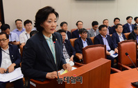 [포토] 현안보고 하는 박영선 중소벤처기업부 장관