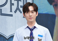 [포토] 로펌대표 아버지 둔 고등학생 역 맡은 배우 최규진