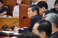 [포토] 국회 법사위 출석한 정경두 국방부장관