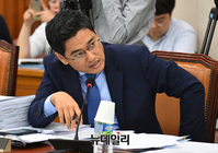 [포토] 질의하는 오신환 바른미래당 의원