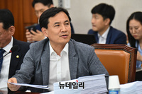 [포토] 발언하는 김진태 자유한국당 의원