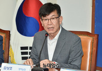 [포토] 일본 경제보복대책 당청 연석회의서 발언하는 김상조