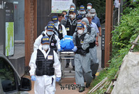 [포토] 정두언 전 의원 사망, 현장 수습하는 경찰