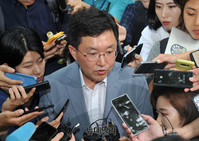 [포토] 정두언 전 의원 사망 현장 찾은 김용태