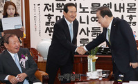 [포토] 악수나누는 '문희상-정세균'