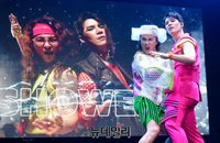 [포토] 때수건 두른 '노라조' 신곡 '샤워'로 가요계 복귀