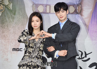 [포토] '신세경-차은우' 선남선녀 하트