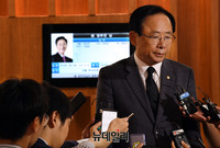 [포토] 故 정두언 전 의원 빈소 찾은 이주영 국회 부의장