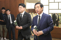 [포토] 故 정두언 전 의원 빈소찾아 조문하는 '김성태-장제원'