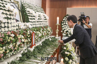 [포토] 故 정두언 전 의원 빈소찾은 하태경