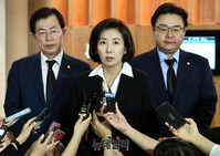 [포토] 故 정두언 전 의원 빈소찾은 나경원 한국당 원내대표