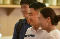 [포토] '반일 종족주의' 북콘서트 참석한 유튜버 팩맨