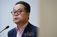 [포토] '미안하다 청년들아' 기조강연하는 김학은 교수
