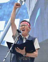 [포토] 대회사 하는 김명환 민노총 위원장