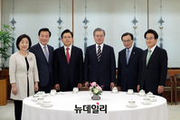 [포토] 여야 5당 대표와 회동 갖는 문재인 대통령