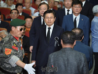 [포토] 이승만 전 대통령 서거 54주기 추모식, 입장하는 황교안