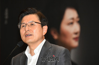 [포토] 이언주 출판 리셉션 찾은 황교안 자유한국당 대표