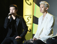 [포토] 첫 미니앨범 '왓 어 라이프' 소개하는 엑소 '세훈-찬열'