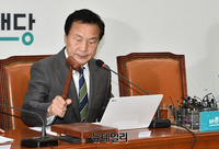 [포토] 의사진행하는 손학규, 최고위 불참한 오신환