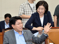 [포토] 국회 정개특위, 대화하는 '장제원-심상정'