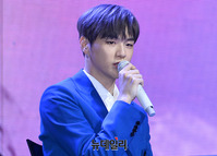 [포토] 솔로곡 '뭐해' 소개하는 강다니엘