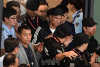 [포토] 경호원에 싸여 입국한 유벤투스 '호날두'