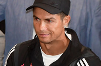 [포토] 방한한 '호날두' 시크하게 입국장서 나와 차량으로 이동