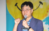 [포토] '북한이탈주민 만담경연대회' 인사말하는 강신삼 대표