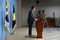 [포토] 친일파 관련 기자회견 갖는 곽상도 자유한국당 의원