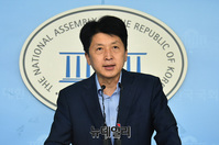 [포토] 브리핑하는 오기형 일본경제침략대책특별위원회 간사