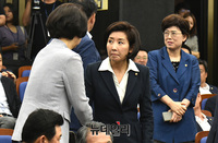 [포토] 의원총회 참석하는 나경원 원내대표