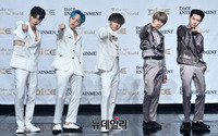 [포토] 아이돌그룹 D1CE(디원스), 신곡 '깨워' 시그니처 포즈