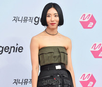 [포토] 어깨 훤히 드러낸 리아킴 