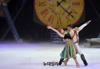 [포토] 빙판 위 펼쳐지는 뮤지컬 '겨울왕국'