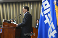 [포토] 의원총회, 발언하는 이해찬 더불어민주당 대표