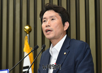 [포토] 더불어민주당 의원총회, 발언하는 이인영 원내대표