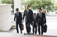 [포토] 초치되는 나가미네 야스마사 주한 일본대사