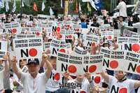 [포토] 피켓들고 아베 정권 규탄하는 좌파단체