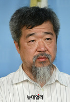 [포토] 기자회견 참석한 한홍구 교수