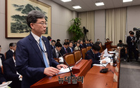 [포토] 국회 운영위 참석한 김현종 국가안보실 2차장