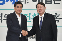 [포토] 오신환 바른미래당 원내대표 찾은 윤석열 검찰 총장