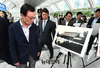 [포토] '강제징용·위안부 문제 관련 사진전시회' 참석한 이해찬