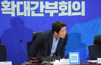 [포토] 확대간부회의 참석하는 이인영 민주당 원내대표