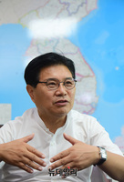 [포토] 인터뷰 갖는 홍문종 우리공화당 공동대표