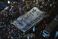 [포토] '모이자 8.15, 청산하자 친일적폐' 현수막 펼치는 참가자들