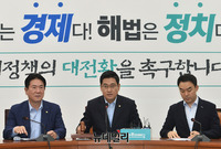 [포토] 의사진행하는 오신환 바른미래당 원내대표