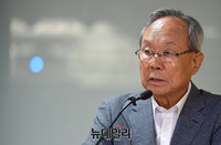 [포토] '반일 종족주의' 긴급토론회서 인사말하는 박관용 전 국회의장