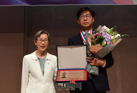 [포토] 이영환 전환기정의워킹그룹 대표, 우남이승만애국상 수상