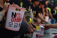 [포토] 모금하는 아베규탄시민행동