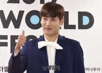 [포토] 박재정 "무대 즐기러 왔어요"